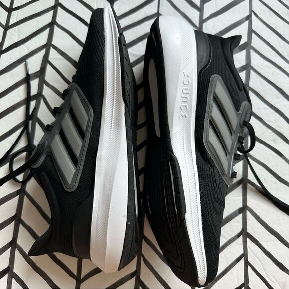 Adidas Men's Size 12 Wide Ultrabounce Black Running Shoe with Box - Picture 2 of 6